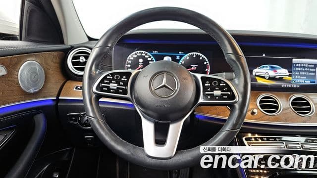 Mercedes-Benz E-Class 2019 — ფოტო 13/20