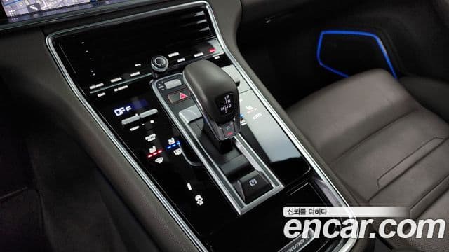 Porsche Panamera 2021 — ფოტო 9/20