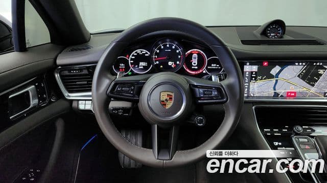 Porsche Panamera 2021 — ფოტო 13/20