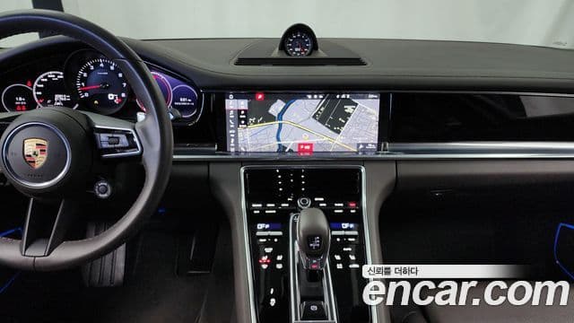 Porsche Panamera 2021 — ფოტო 14/20