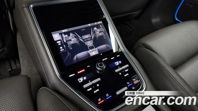 Porsche Panamera 2021 — ფოტო 19/20