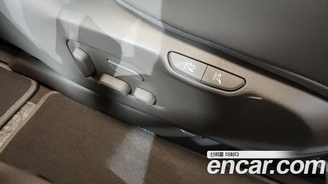 Kia Carnival 2021 — Şəkil 18/20
