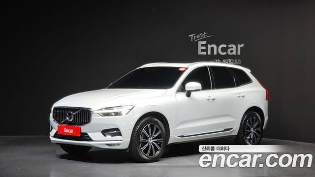 Volvo XC60 2021 — ფოტო 1/20