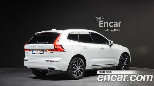 Volvo XC60 2021 — ფოტო 2/20