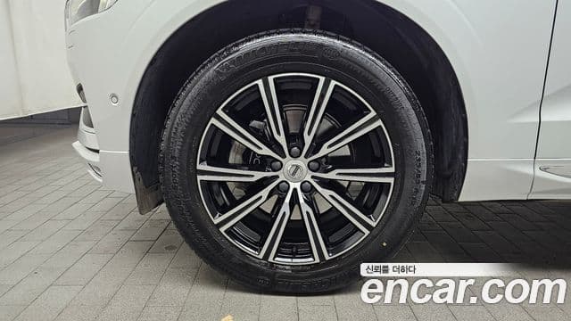 Volvo XC60 2021 — ფოტო 5/20
