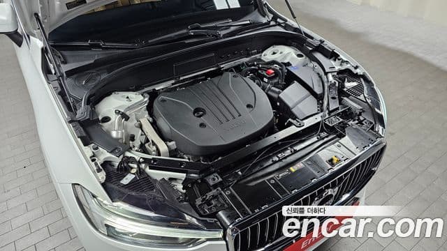 Volvo XC60 2021 — ფოტო 6/20