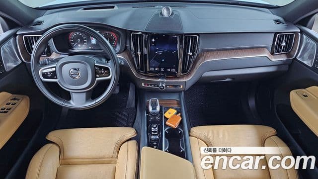 Volvo XC60 2021 — ფოტო 7/20