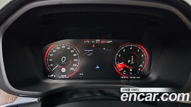 Volvo XC60 2021 — ფოტო 8/20