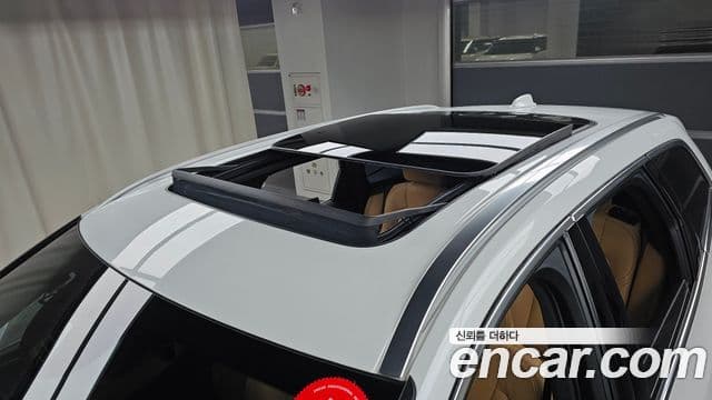Volvo XC60 2021 — ფოტო 19/20