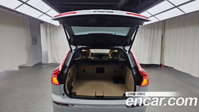 Volvo XC60 2021 — ფოტო 20/20