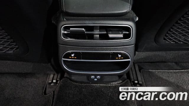 Genesis GV70 2021 — ფოტო 18/20