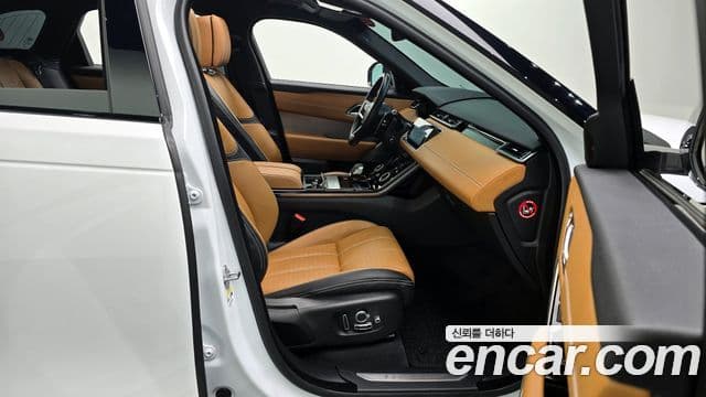 Land Rover Range Rover Velar 2022 — Фото 10/20