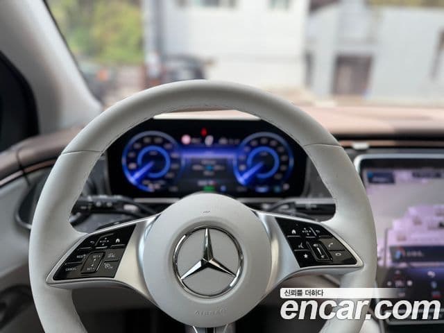 Mercedes-Benz EQE SUV 2024 — ფოტო 17/17