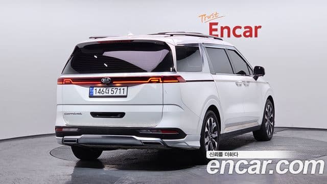 Kia Carnival 2021 — ფოტო 2/20