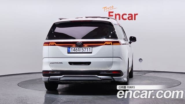 Kia Carnival 2021 — ფოტო 4/20