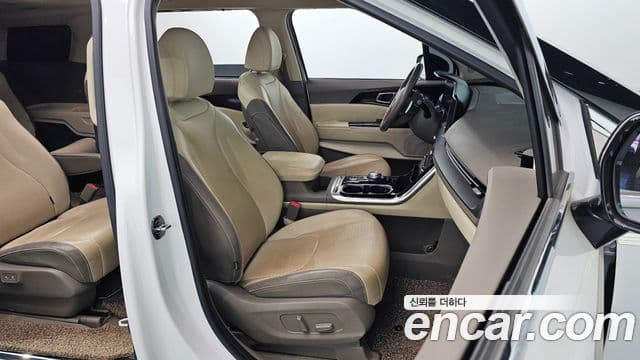 Kia Carnival 2021 — ფოტო 10/20
