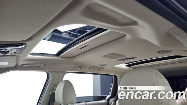 Kia Carnival 2021 — ფოტო 16/20
