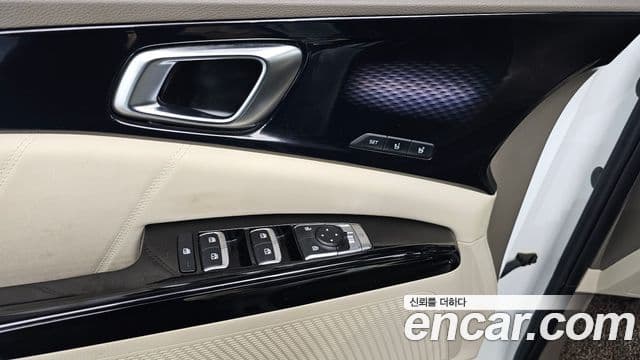 Kia Carnival 2021 — ფოტო 17/20