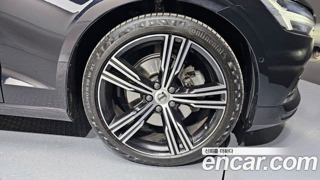 Volvo S60 2022 — Şəkil 5/20