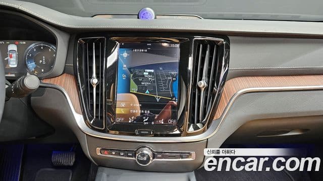 Volvo S60 2022 — Şəkil 19/20