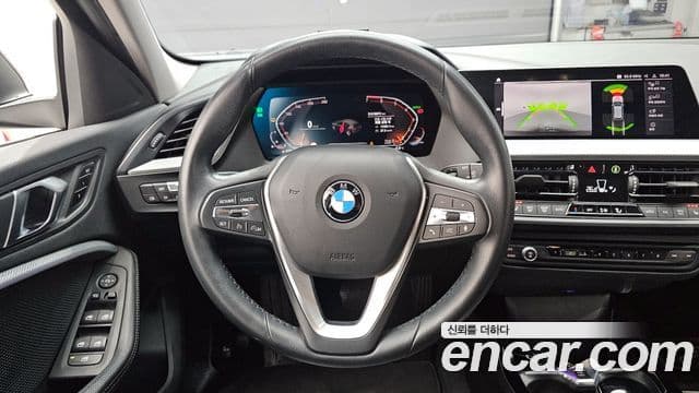 BMW 1 Series 2022 — Şəkil 13/20