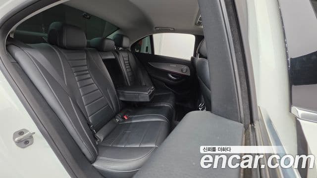 Mercedes-Benz E-Class 2019 — Şəkil 16/20