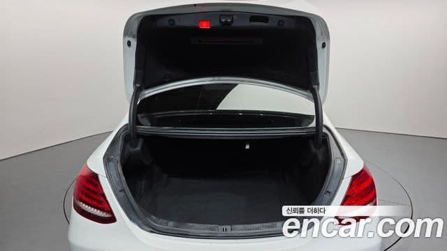 Mercedes-Benz E-Class 2019 — Şəkil 17/20