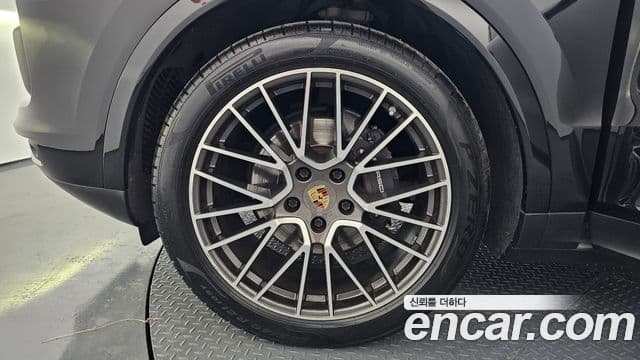 Porsche Cayenne 2022 — ფოტო 5/20