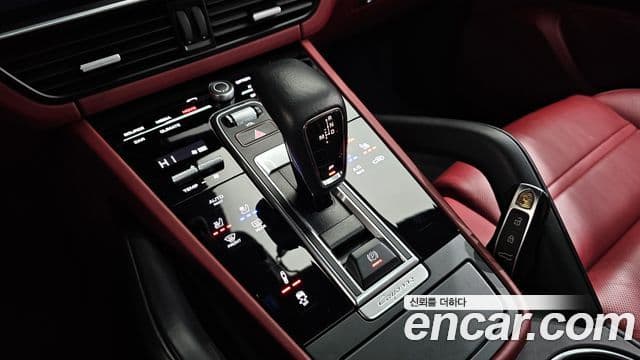 Porsche Cayenne 2022 — ფოტო 9/20