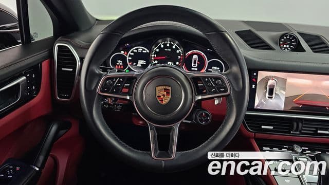 Porsche Cayenne 2022 — ფოტო 13/20