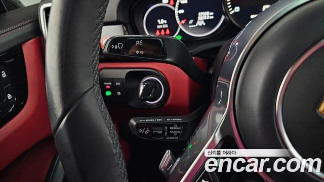 Porsche Cayenne 2022 — ფოტო 14/20