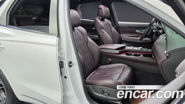 Genesis GV70 2021 — ფოტო 8/20