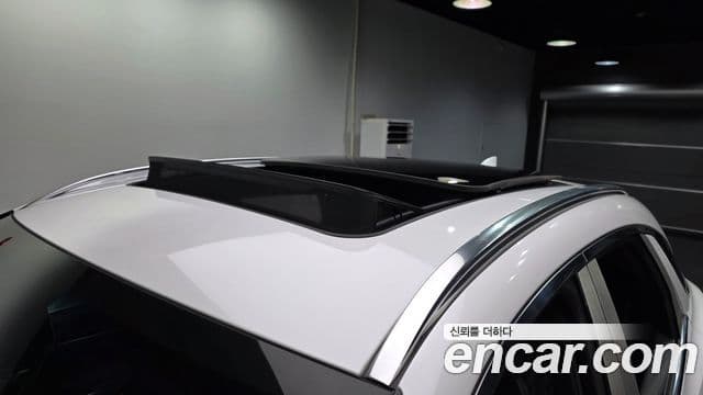 Genesis GV70 2021 — ფოტო 17/20
