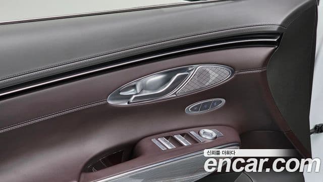 Genesis GV70 2021 — ფოტო 18/20
