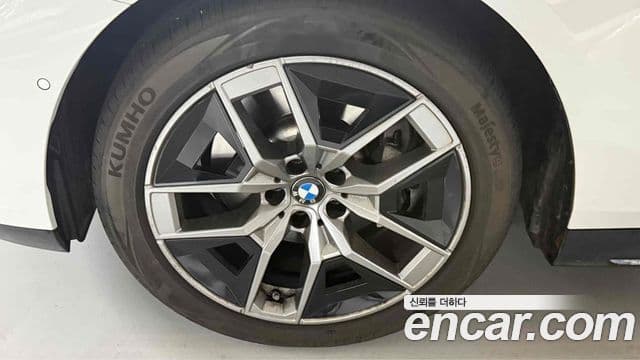 BMW 5 Series 2024 — ფოტო 14/14
