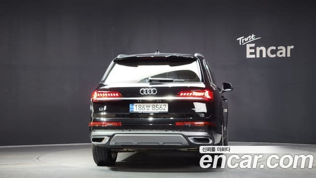 Audi Q7 2023 — ფოტო 4/20