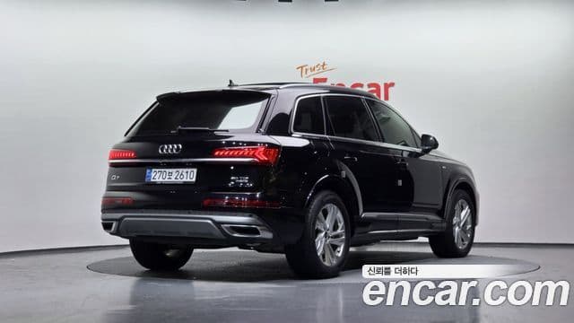 Audi Q7 2021 — Photo 4/20