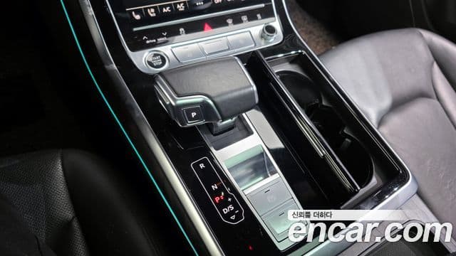 Audi Q7 2021 — Photo 1/20