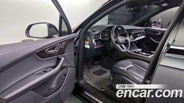 Audi Q7 2021 — Photo 18/20
