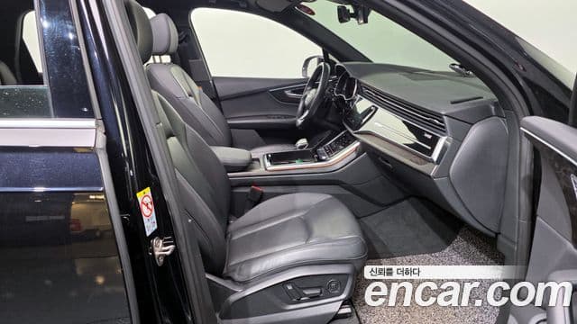 Audi Q7 2021 — Photo 9/20