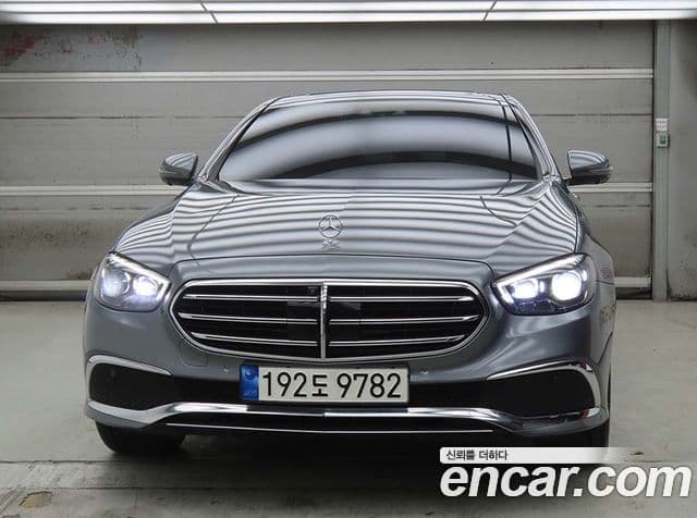 Mercedes-Benz E-Class 2021 — Photo 13/20