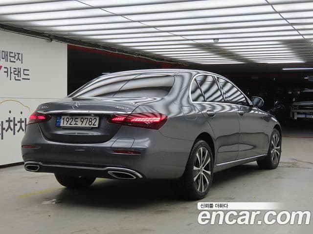 Mercedes-Benz E-Class 2021 — Photo 2/20