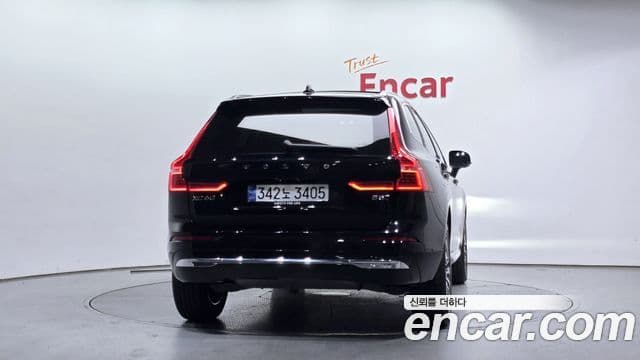 Volvo XC60 2024 — ფოტო 4/20