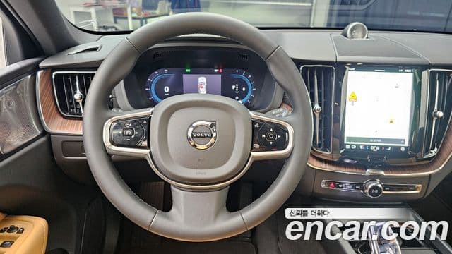 Volvo XC60 2024 — ფოტო 13/20