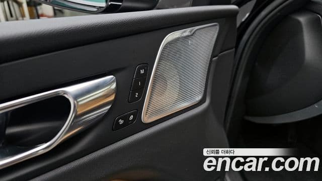 Volvo XC60 2024 — ფოტო 16/20
