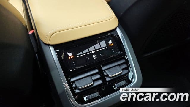 Volvo XC60 2024 — ფოტო 17/20