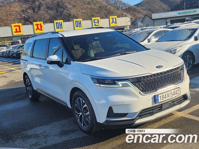 Kia Carnival 2021 — фото 1 из 19