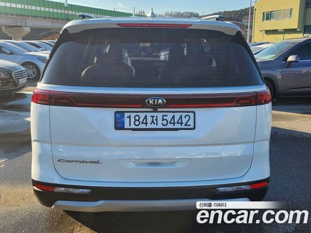 Kia Carnival 2021 — фото 3 из 19