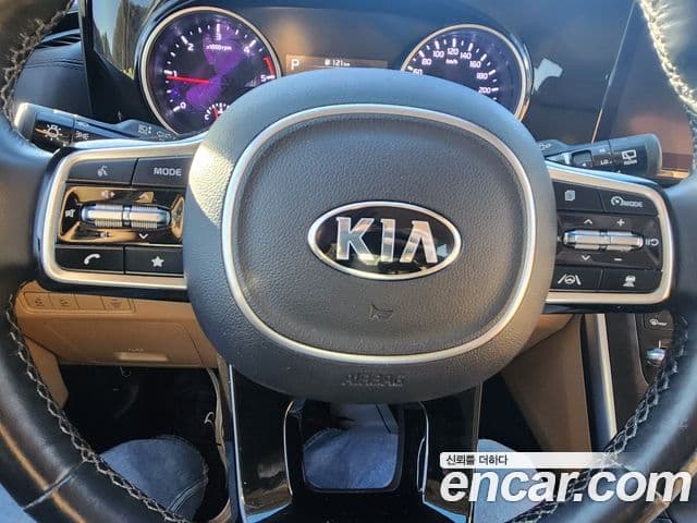Kia Carnival 2021 — фото 6 из 19