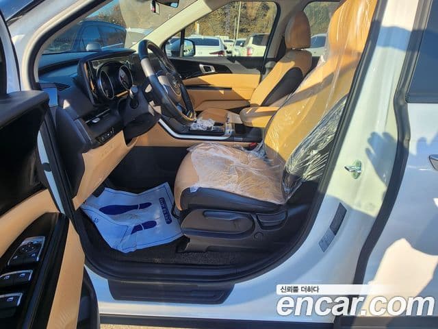 Kia Carnival 2021 — фото 12 из 19